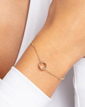 Load image into Gallery viewer, 14k Tri-Color Gold 8.5mm Tri-Tone Trinity Ring Link Bracelet, 7.5 Inch