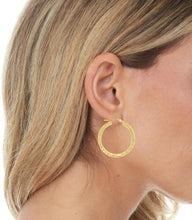 Load image into Gallery viewer, 10k Yellow Gold 3mm Diamond Cut Round Tube Hoop Earrings