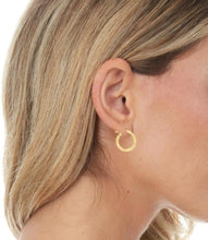 Load image into Gallery viewer, 10k Yellow Gold 2mm Diamond Cut Round Tube Hoop Earrings