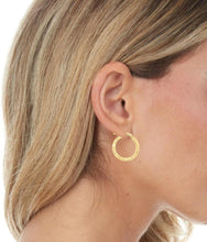 Load image into Gallery viewer, 10k Yellow Gold 2.5mm Diamond Cut Round Tube Hoop Earrings