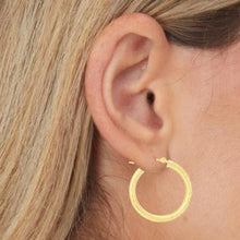 Load image into Gallery viewer, 14k Yellow Gold 3mm Diamond Cut Tube Hoop Earrings