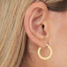 Load image into Gallery viewer, 14k Yellow Gold 3mm Diamond Cut Tube Hoop Earrings