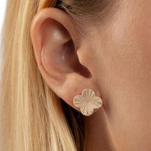 Load image into Gallery viewer, 14k Yellow Gold 12mm Radiating Textured Clover Stud Earrings