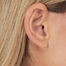 Load image into Gallery viewer, 10k Two-Tone Gold 6mm Diamond Pattern Textured Hoop Earrings