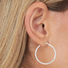 Load image into Gallery viewer, 14k White Gold 2mm Diamond Cut Tube Hoop Earrings