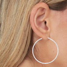 Load image into Gallery viewer, 14k White Gold 2mm Diamond Cut Tube Hoop Earrings