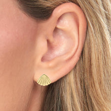 Load image into Gallery viewer, 10k Yellow Gold 9mm Sea Shell Stud Earrings