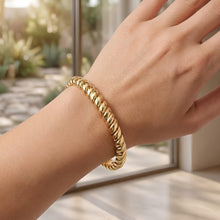 Load image into Gallery viewer, 14k Yellow Gold 8mm Scalloped Swirl Link Bracelet, 7.25 Inch