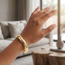 Load image into Gallery viewer, 14k Yellow Gold 10mm Polished Bangle Bracelet