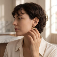 Load image into Gallery viewer, 10k Yellow Gold 17.4mm Point Edge Hoop Earrings