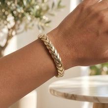 Load image into Gallery viewer, 14k Yellow Gold 10mm Chevron Link Bracelet, 7.5 Inch