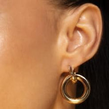 Load image into Gallery viewer, 14k Yellow Gold 31.4mm x 23.8mm Round Circle Linked Hoop Earrings
