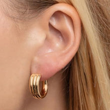 Load image into Gallery viewer, 14k Yellow Gold 20.4mm x 3.5mm-7.8mm Triple Row Graduated Hoop Earrings
