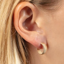 Load image into Gallery viewer, 14k Yellow Gold 15.2mm x 5.4mm Ribbed C-Hoop Earrings
