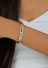 Load image into Gallery viewer, 14k Yellow Gold 10mm Chevron Bracelet, 7.5 Inch
