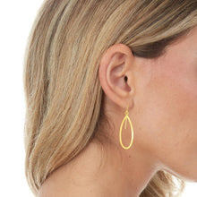 Load image into Gallery viewer, 14k Yellow Gold 41mm Graduated Open Oval Dangle Earrings
