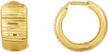 Load image into Gallery viewer, 10k Yellow Gold 15mm Reversible Polished &amp; Diamond Cut Huggie Earrings

