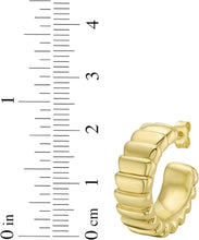 Load image into Gallery viewer, 14k Yellow Gold 22.7mm x 8mm Ribbed Straight Edge C-Hoop Earrings
