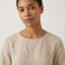Load image into Gallery viewer, Floreo 10K Yellow Gold 15.5mm Sea Shell Charm Pendant Necklace
