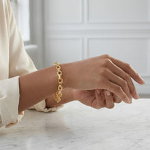 Load image into Gallery viewer, Italian 14k Yellow Gold Thick Oval Link Bracelet, 7.5 Inch
