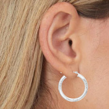 Load image into Gallery viewer, 14k White Gold 3mm Diamond Cut &amp; Polished Tube Hoop Earrings
