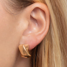 Load image into Gallery viewer, 14k Yellow Gold 18mm Puffed Crossed Overlap C-Hoop Earrings
