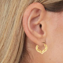 Load image into Gallery viewer, 10k Yellow Gold 17mm Half Heart Hoop Earrings
