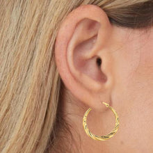 Load image into Gallery viewer, 10k Yellow Gold 23mm Medium Graduated Round Twist Hoop Earrings
