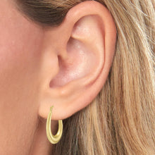 Load image into Gallery viewer, 14k Yellow Gold 20mm x 16mm Graduated Oval Hoop Earrings
