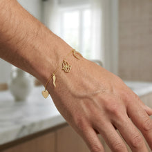 Load image into Gallery viewer, 14k Yellow Gold 13.5mm Horseshoe, Hamsa Hand, Heart, Horn &amp; Moon Dangling Element Charm Link Bracelet, Adjustable 6.25" - 7 Inch
