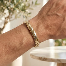 Load image into Gallery viewer, 14k Yellow Gold 10mm Chevron Link Bracelet, 7.5 Inch
