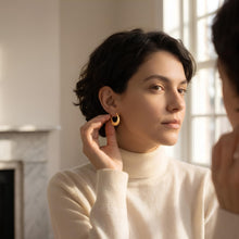 Load image into Gallery viewer, 10k Yellow Gold 20.5mm Ribbed Shrimp Hoop Earrings
