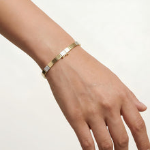 Load image into Gallery viewer, 14k Two-Tone Gold 4.8mm Brick Nail Head Lock Hardware Link Bracelet, 7 Inch
