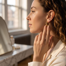 Load image into Gallery viewer, 10k Yellow Gold 20mm Polished and Textured Twist Hoop Earrings
