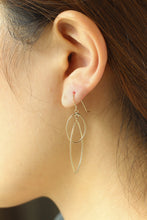 Load image into Gallery viewer, 14k Yellow Gold High Polished Pointing Oval Earring with Fish Hook in Gift Box
