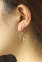 Load image into Gallery viewer, 14k Yellow Gold Diamond Cut and High Polished Double Tear Drop Earring
