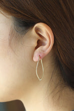 Load image into Gallery viewer, 14k Yellow Gold Wave Shaped Pointing Oval Hoop Earring in Gift Box for Women
